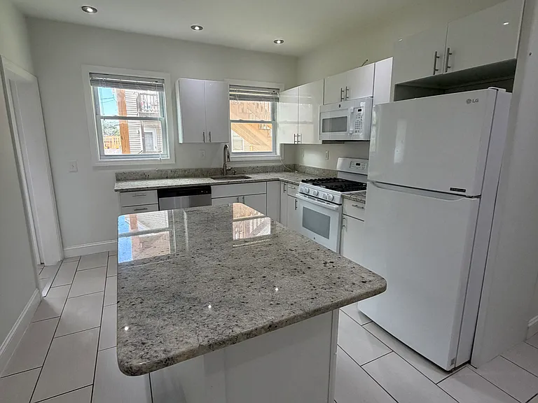 10 Ashford St #1 — Photo 10