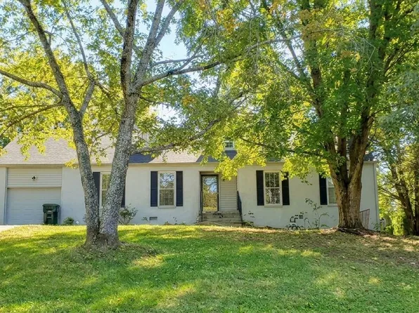 2208 Lyons Ln, Soddy Daisy, TN 37379