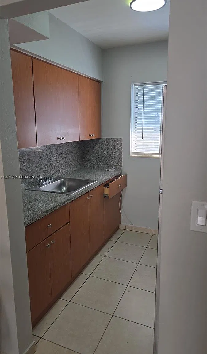 934 Meridian Ave — Photo 3