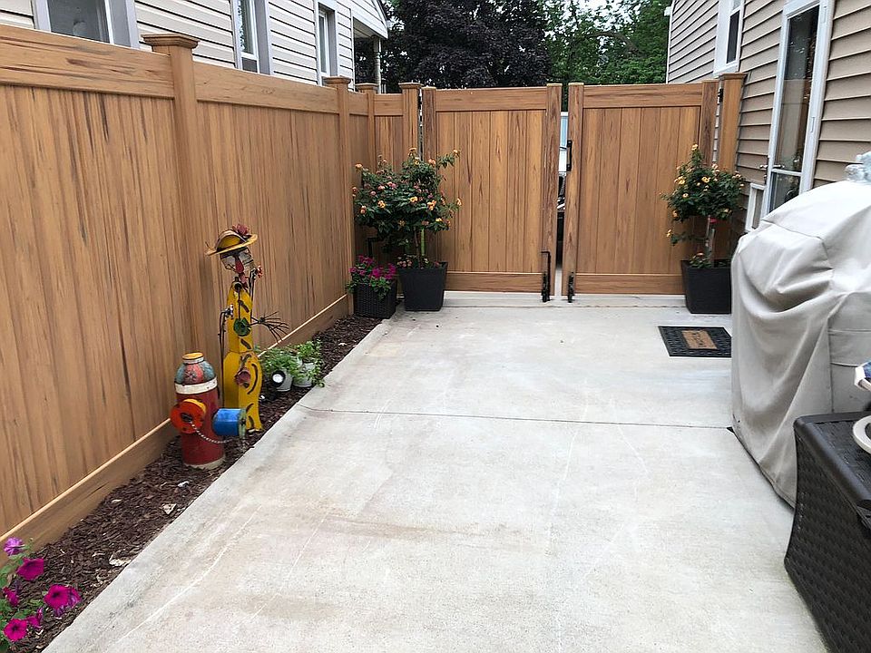 2nd image of 1954 Leblanc St