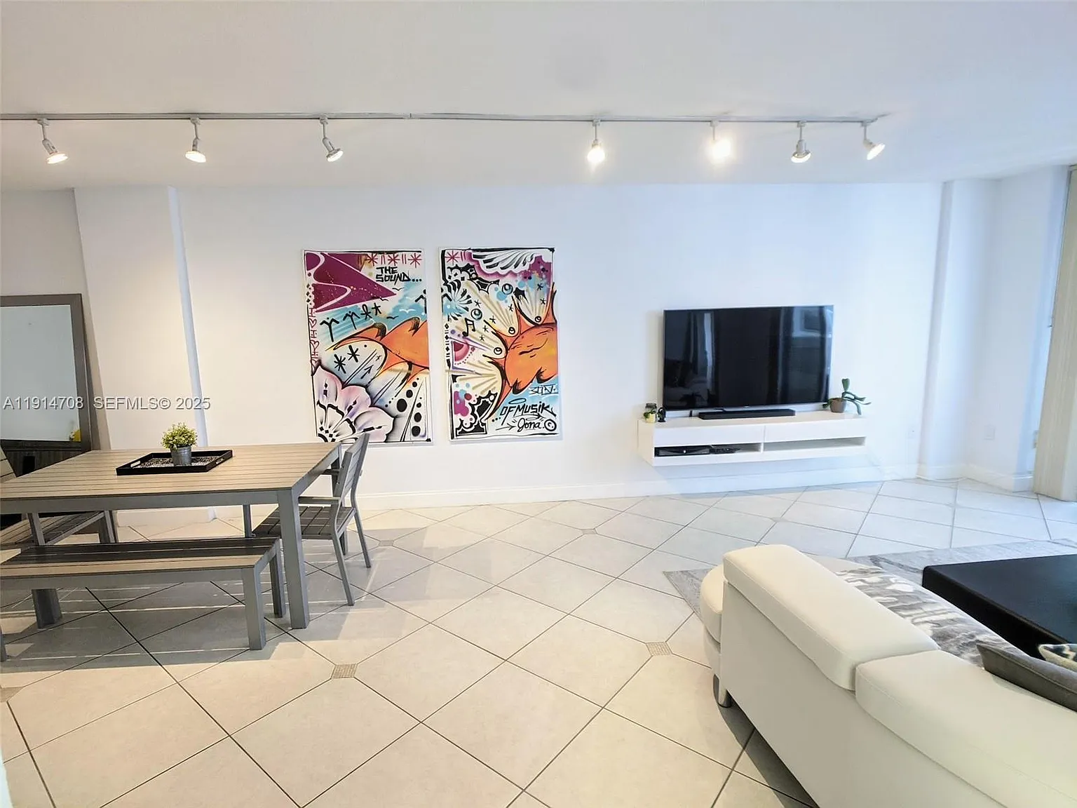 1 bed, 830 sqft, $2,900 — Photo 2