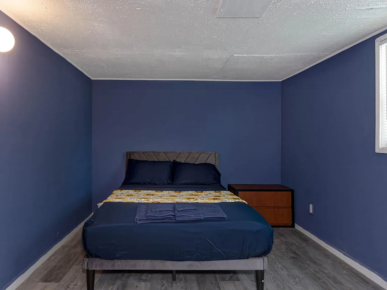 3 bed, 1.0 bath, 900 sqft, $654 — Photo 1