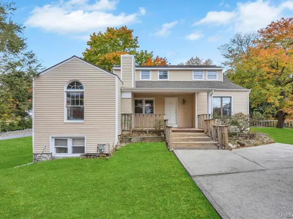 5 wolf hill road, Huntington Station, NY 11746