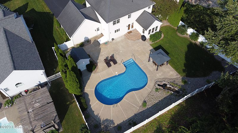 3rd image of 38 Dogwood Lane
