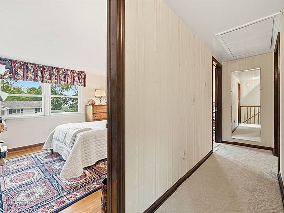 3rd image of 16 Watson St