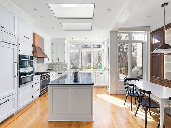 5th image of 552 1st St