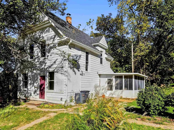 48 Burns St, Dubuque, IA 52003