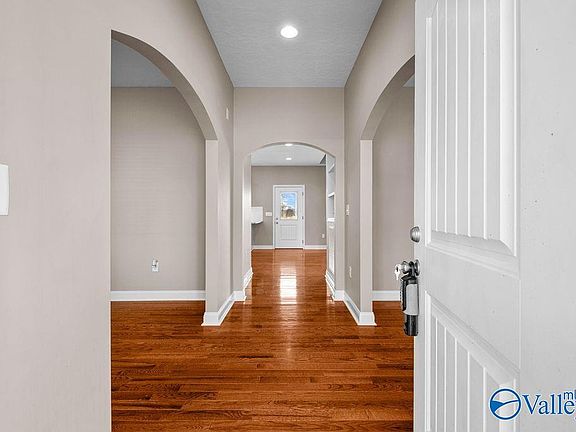 4th image of 1625 Cedar Bend Rd S