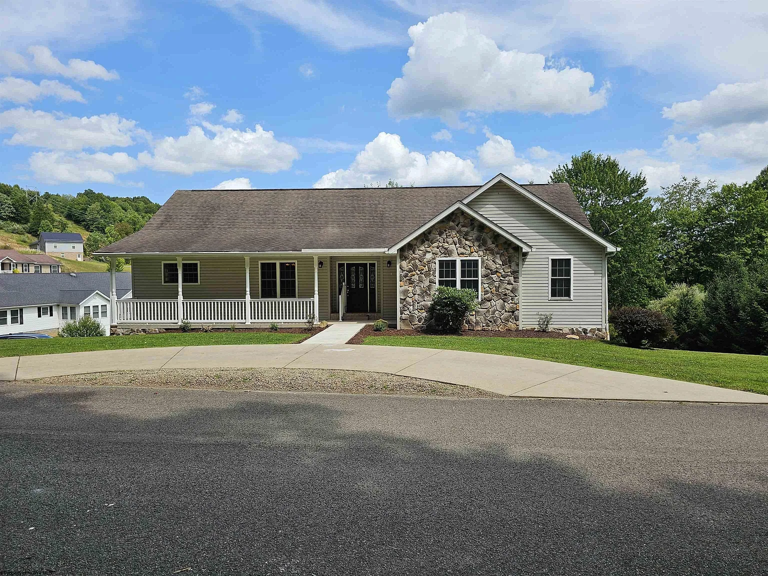 377 Deer Creek Ln photo 1