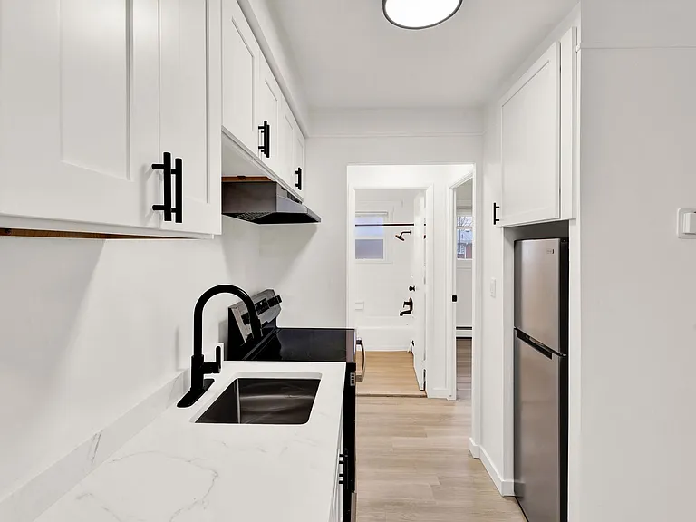 London Falls, Llc - Mt Clemens - Apartments — Photo 12