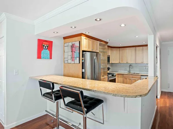305 E 24th St APT 15R, New York, NY 10010