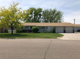 607 Harolds Pl, Lakin, KS 67860