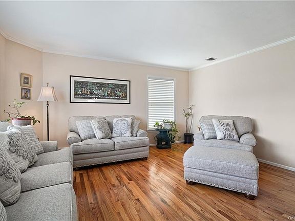 5th image of 8 Orion Ave