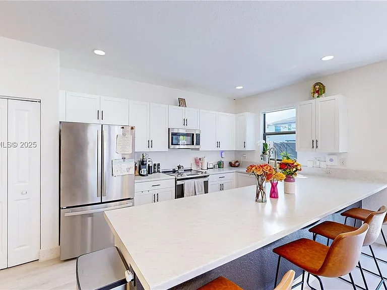 24902 SW 107th Ave — Photo 3