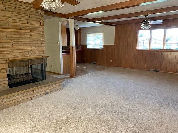 5th image of 321 Lilac Dr