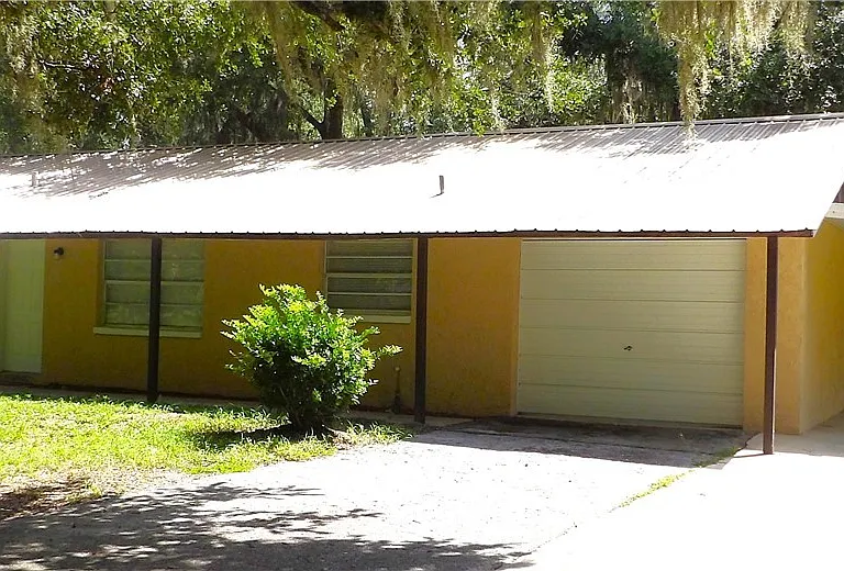 8935 N Basswood Ave — Photo 2
