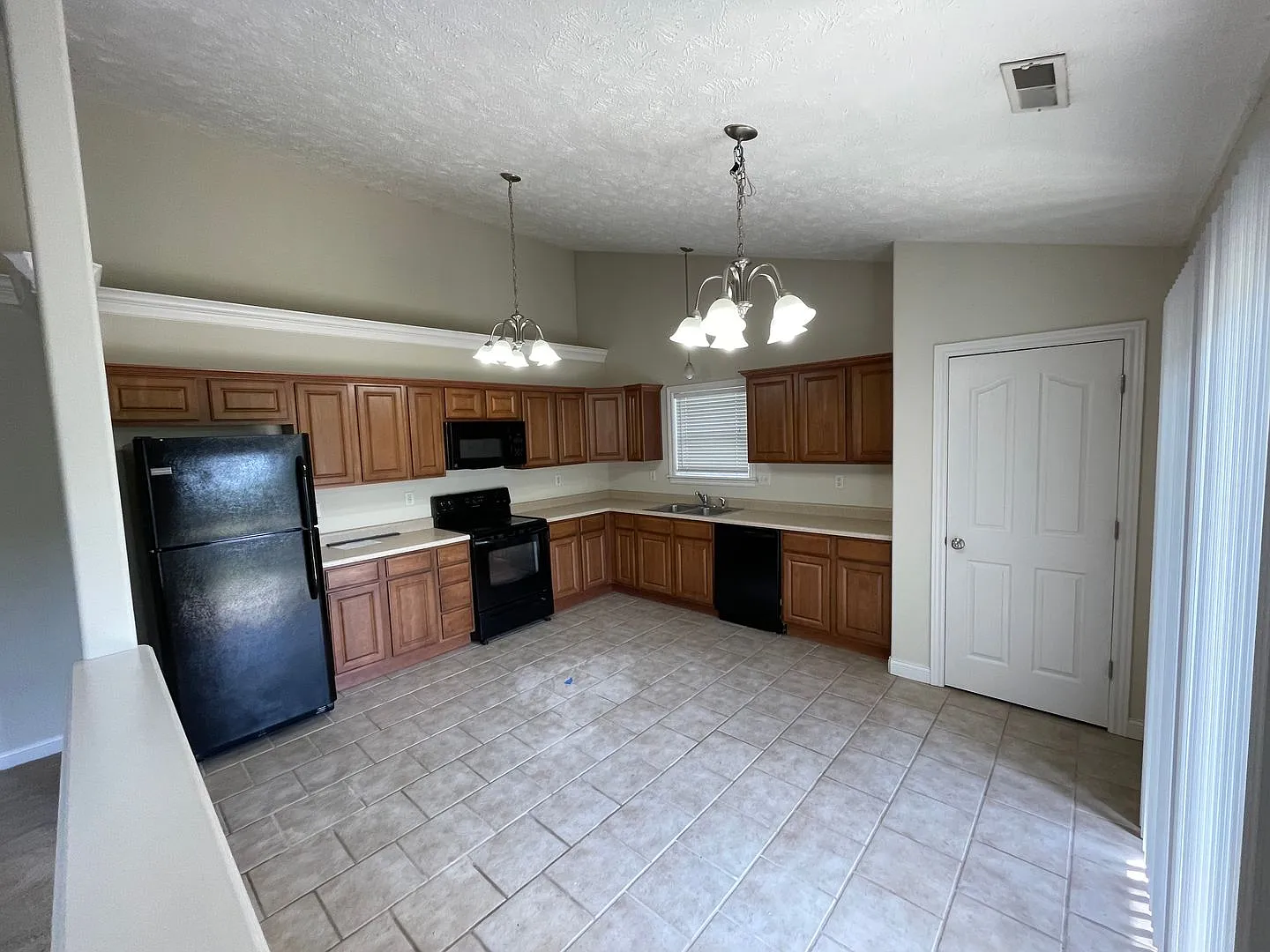 Three Bedroom Single Family Home - West Lafayette — Photo 2