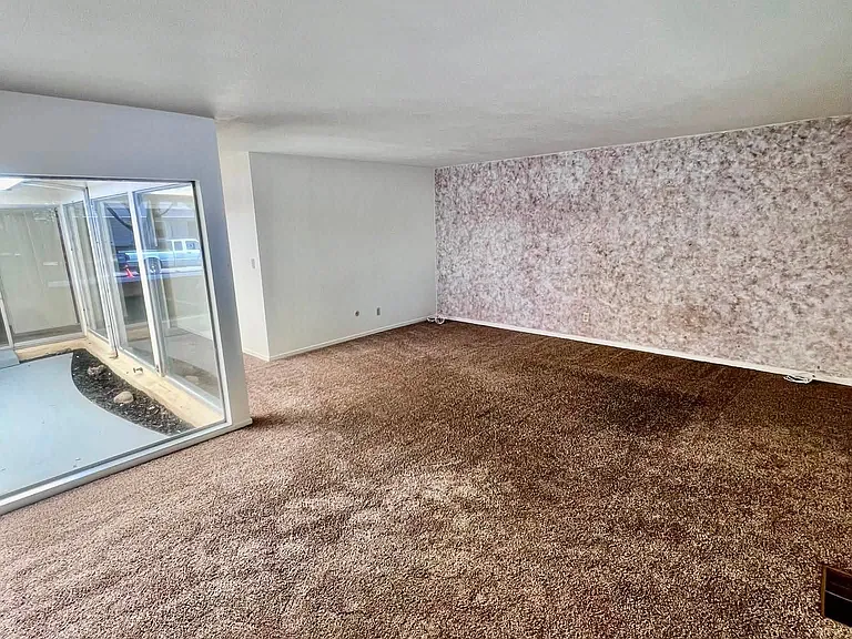 1528 Goldenwood Dr — Photo 2