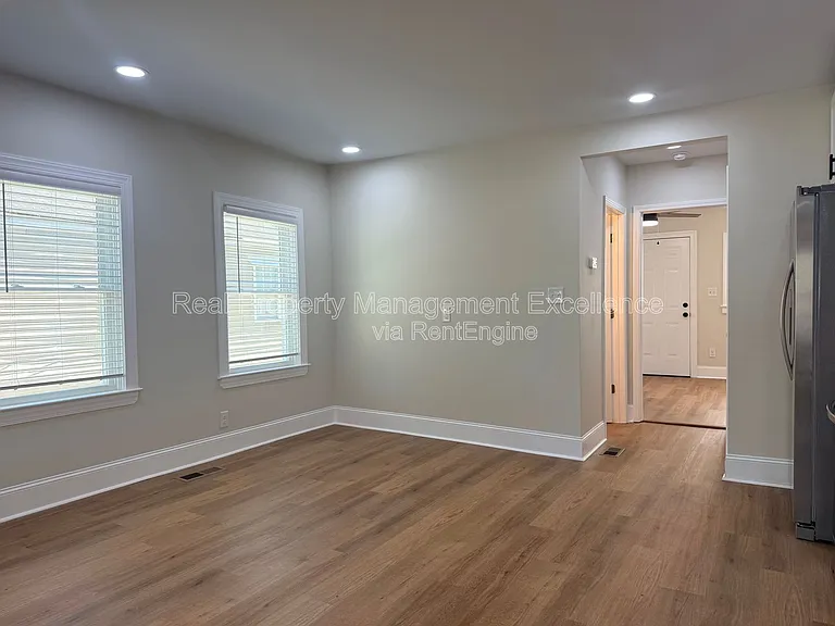 114 E Club Blvd #A — Photo 9