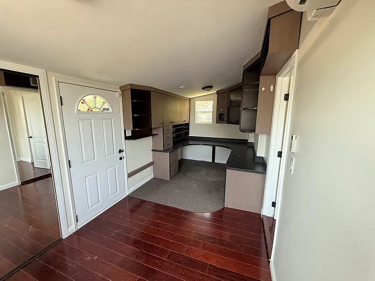 239 1/2 N Mayflower Ave — Photo 21