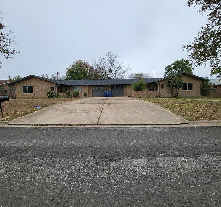 1st image of 205 Manor Dr N