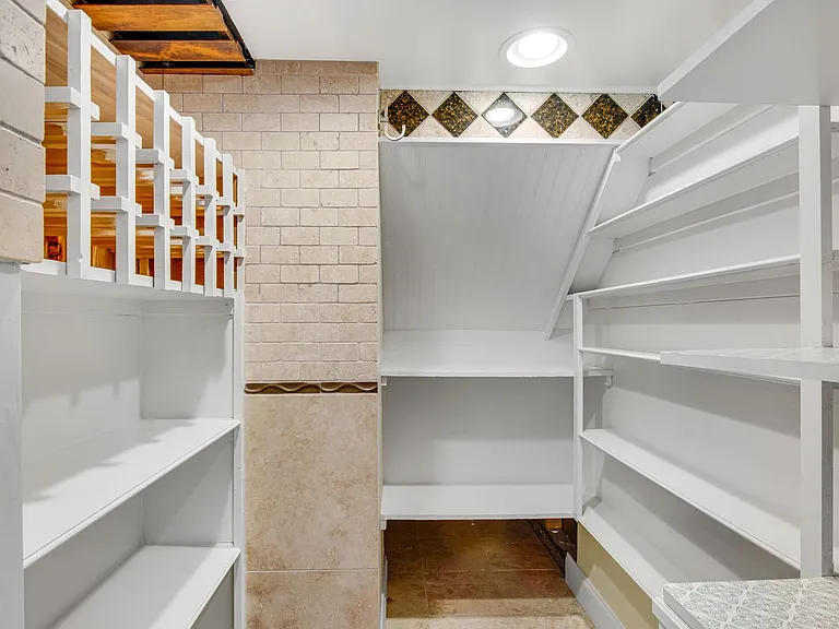 1735 Berry Ct — Photo 10