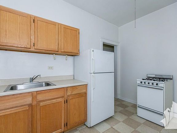 4th image of 720 W Barry Ave #3F