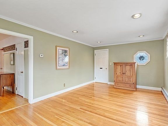 5th image of 68 Spring Rd