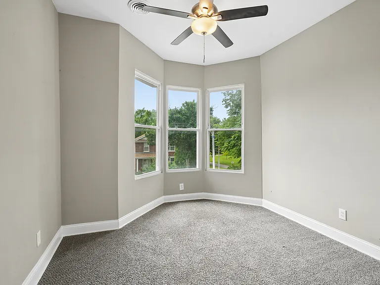 5647 Vernon Ave — Photo 14