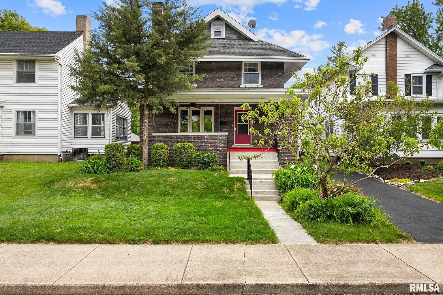 1614 W Columbia Ter photo 1