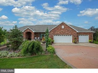 851 Hahn Dr, Shakopee, MN 55379