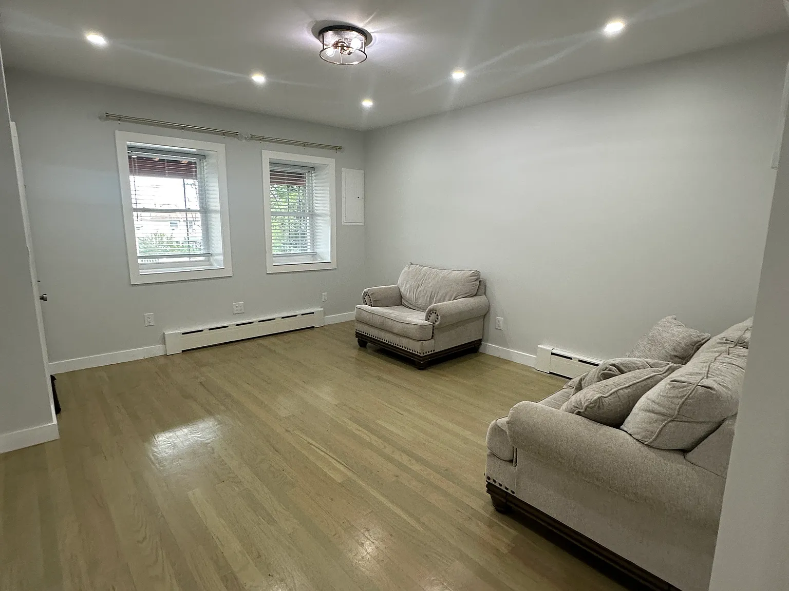3 bed, 1100 sqft, $3,000 — Photo 2
