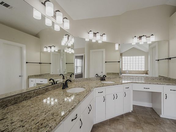 5th image of 8632 Meadowcroft Dr