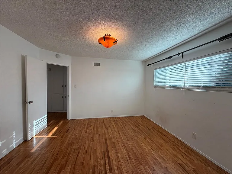 5937 Sultana Ave — Photo 10