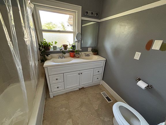5th image of 9224 N Willamette Blvd