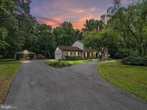 2nd image of 2976 Southaven Dr