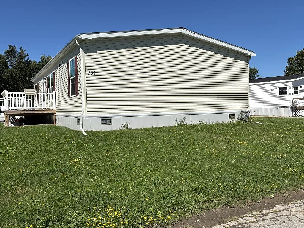 4 bed, 2.0 bath, 1356 sqft, $1,800 — Photo 2