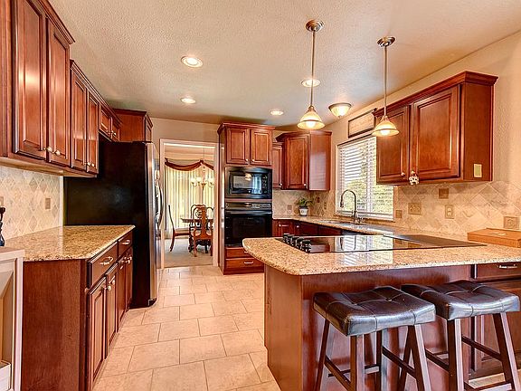 Large Chef's Kitchen