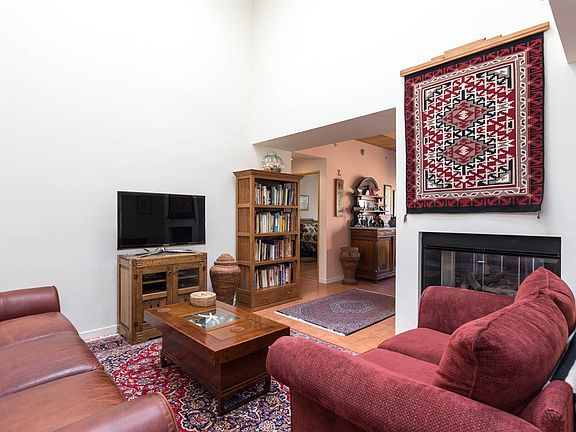 3rd image of 607 Avenida Celaya #607
