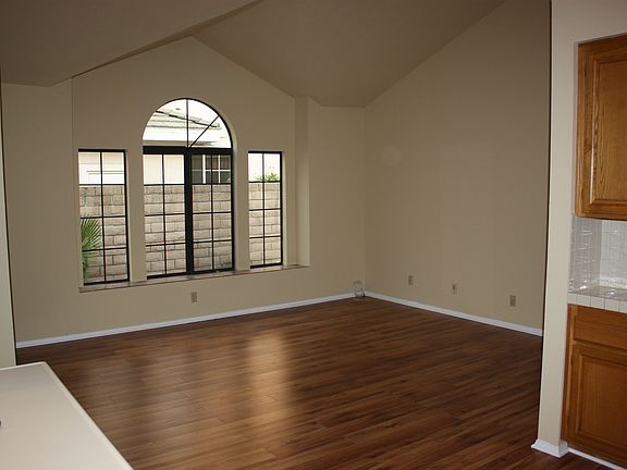 2nd image of 1049 Fairview Ave Unit 1