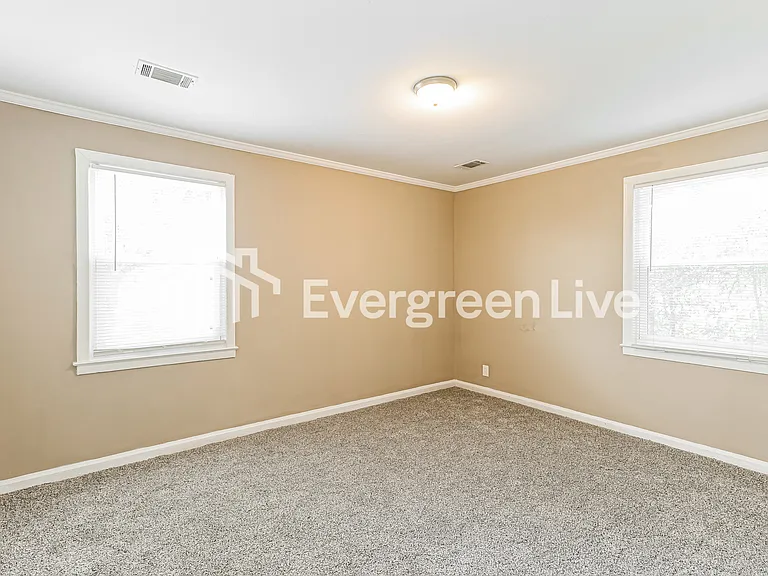 2435 Sumac Dr — Photo 10