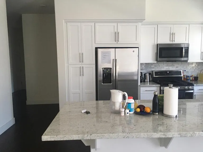 1660 Delano St #30 — Photo 7