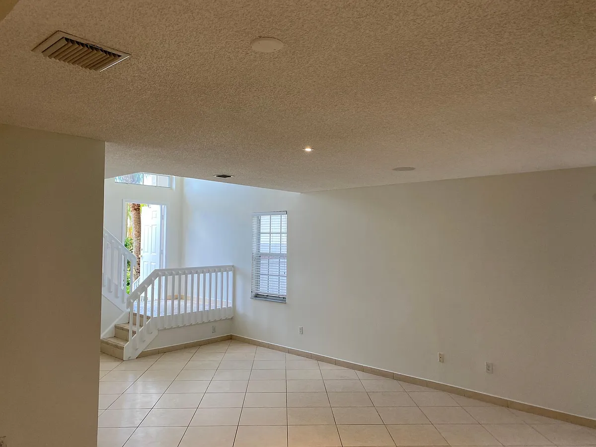 Building Photo - 15320 NW 6th Ct