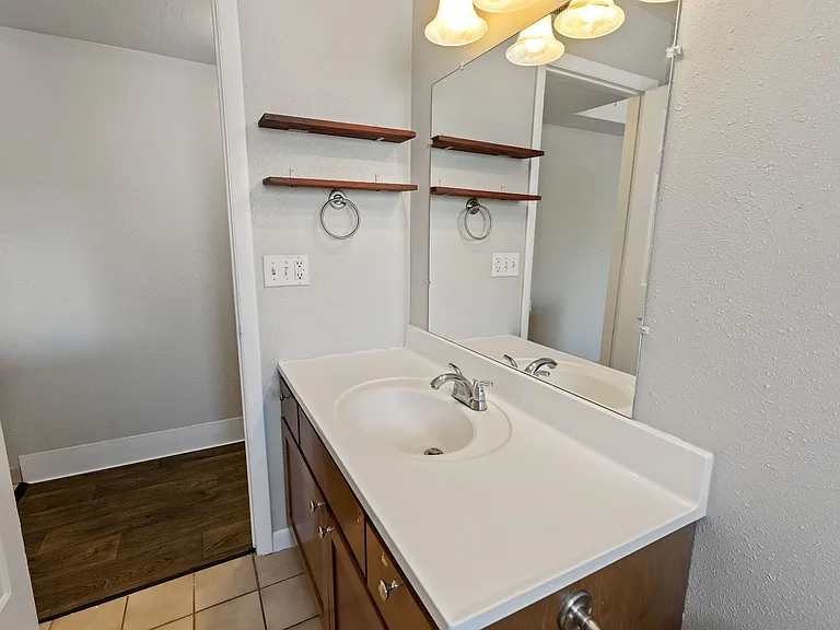 Marmalade Apartments — Photo 16