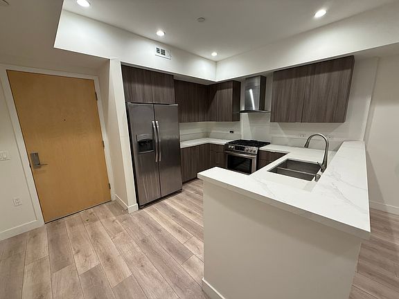 3rd image of 1307 N Bronson Ave #202
