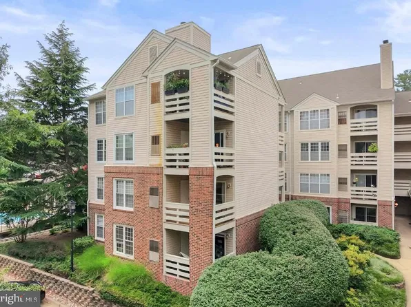 244 S Reynolds St APT 301, Alexandria, VA 22304