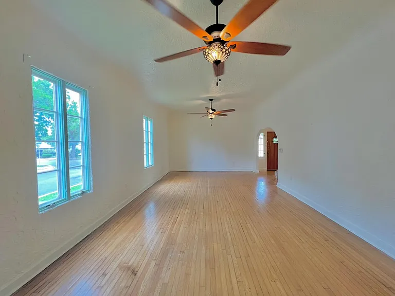 302 Fordham Dr — Photo 8