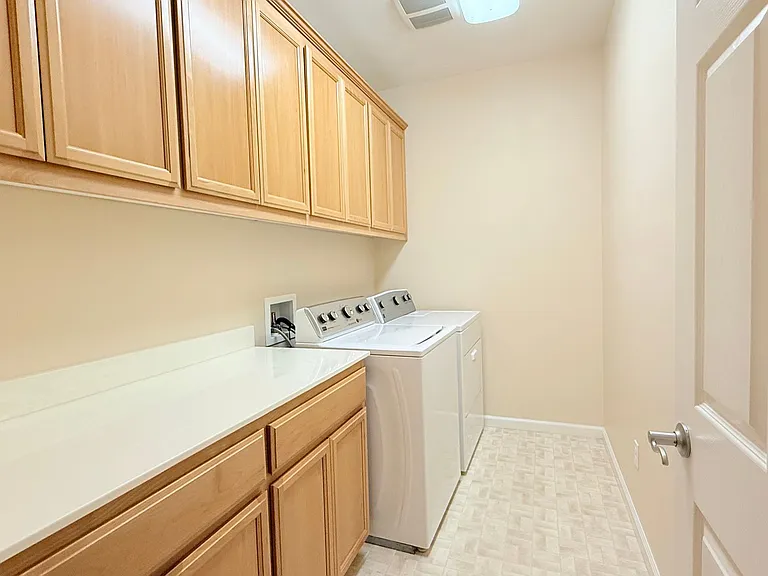 304 Karelian St — Photo 30
