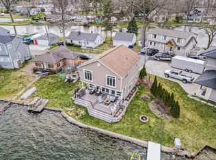 2326 Kingston St, White Lake, MI 48386