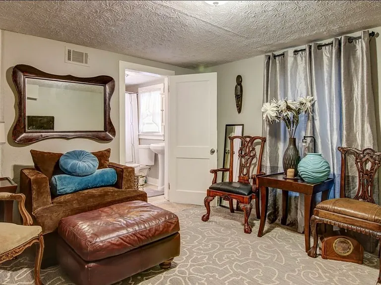 1837 Dorsey Ave — Photo 3